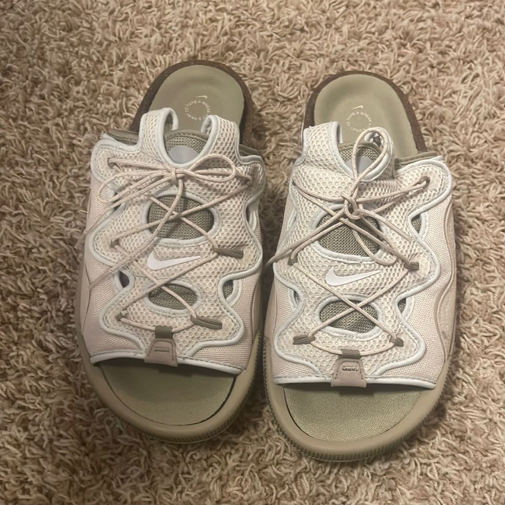 NWOT Tan Nike Mules 2.0